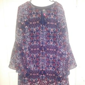 Vince Camuto Bell sleeve shift dress.